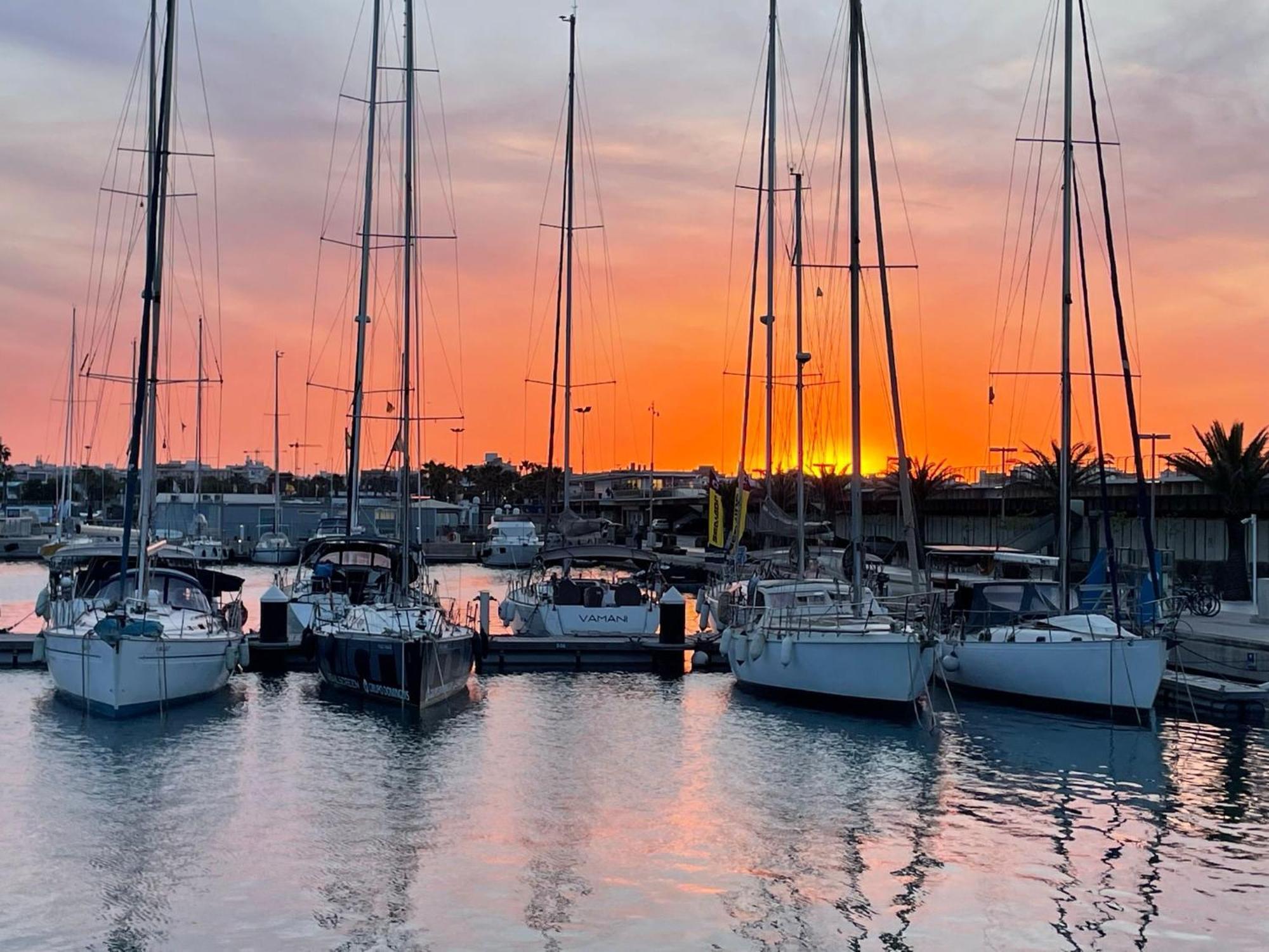 The Valencia Yacht Experience Hotell Exteriör bild